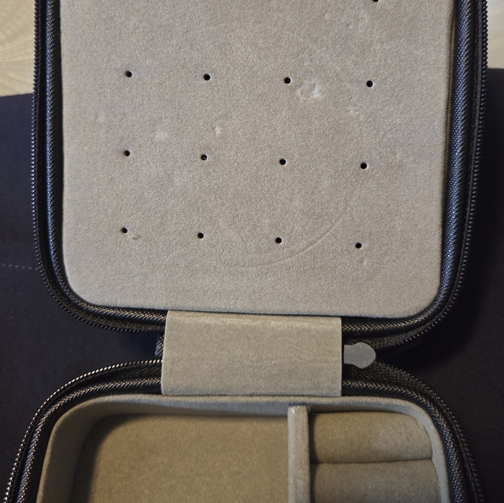 Like New Travel Jewelry Case Letter "C" - Picture 4 of 5